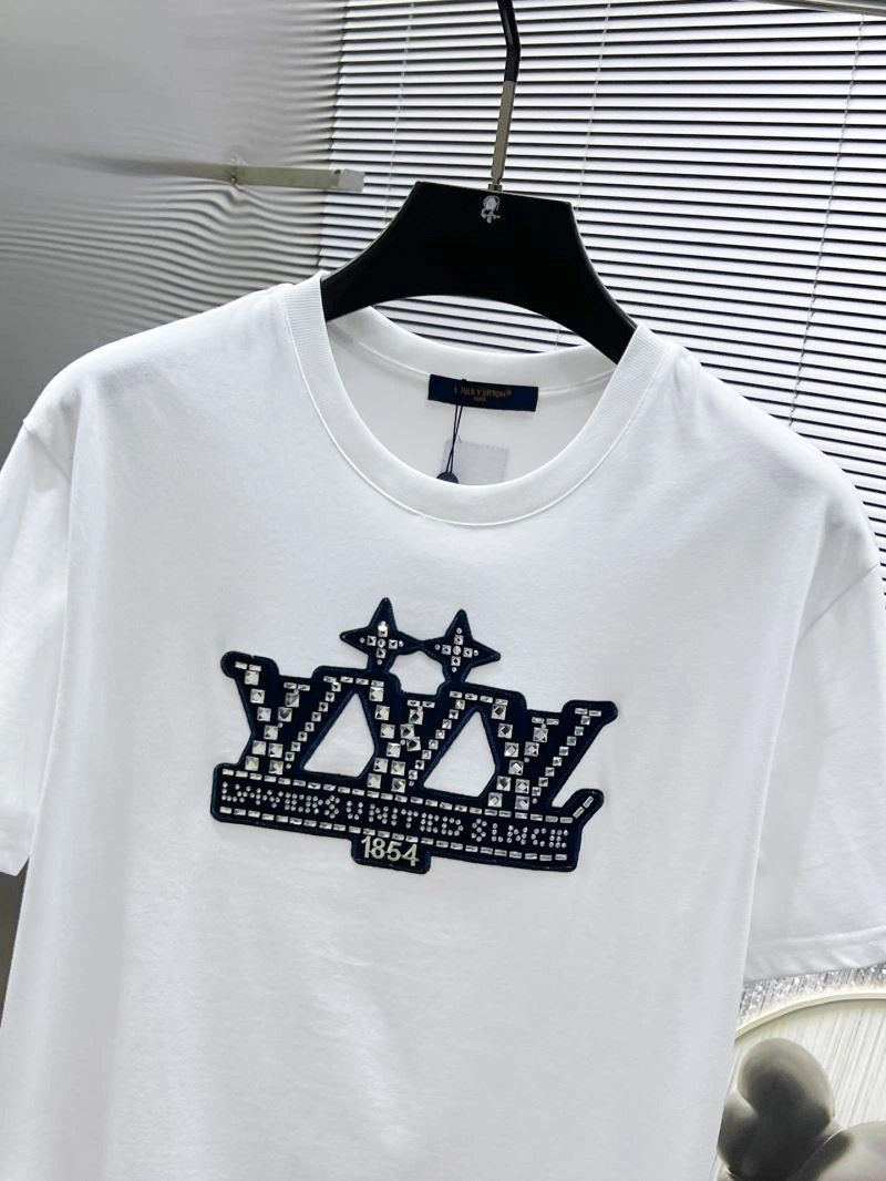 Louis Vuitton T-Shirts Versatile 134148