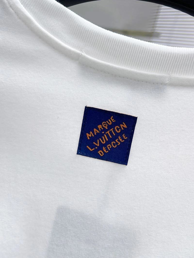 Louis Vuitton T-Shirts Versatile 134148