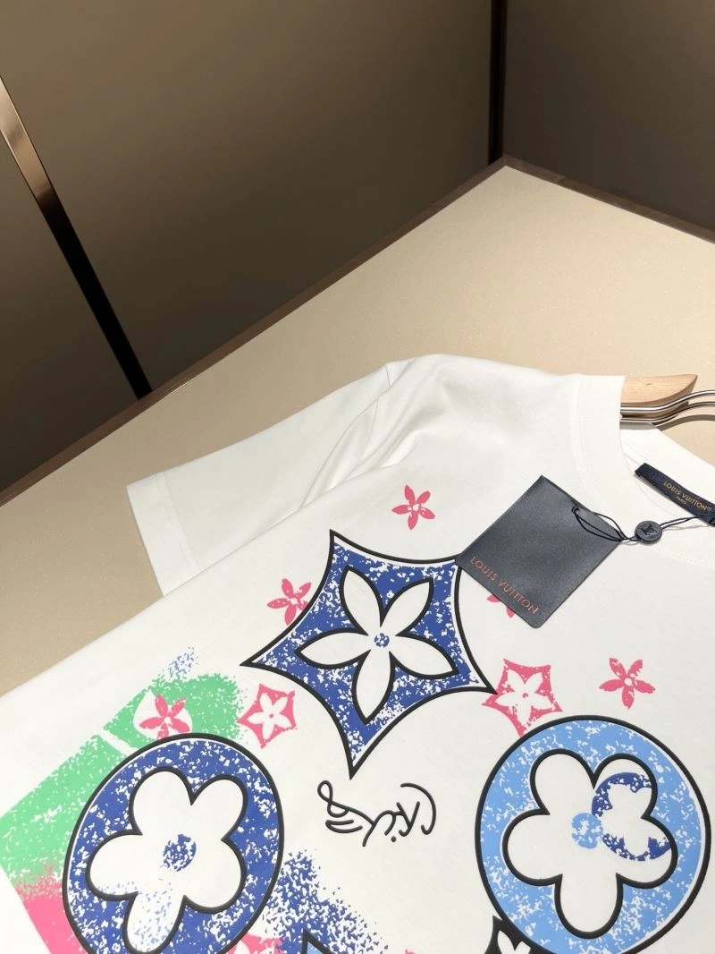 SoftTouch Louis Vuitton T-Shirts 134137
