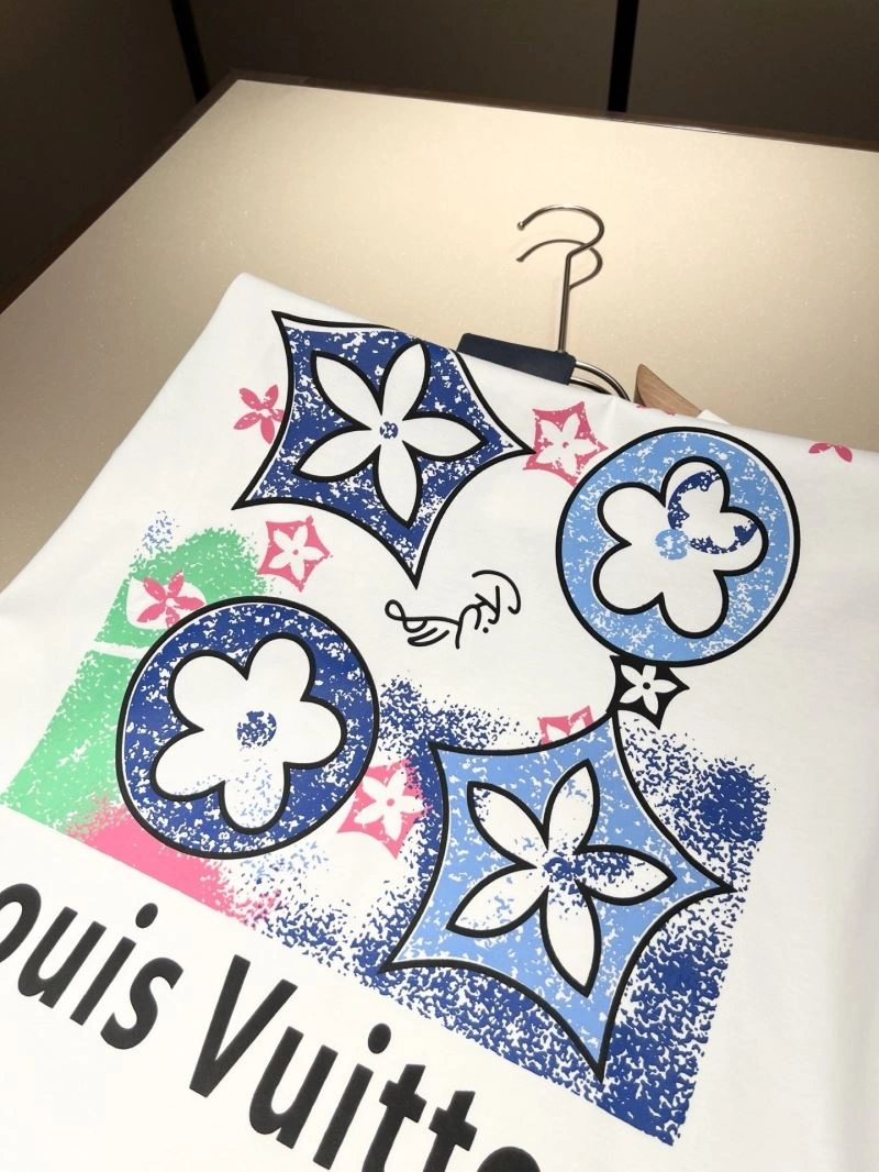 SoftTouch Louis Vuitton T-Shirts 134137