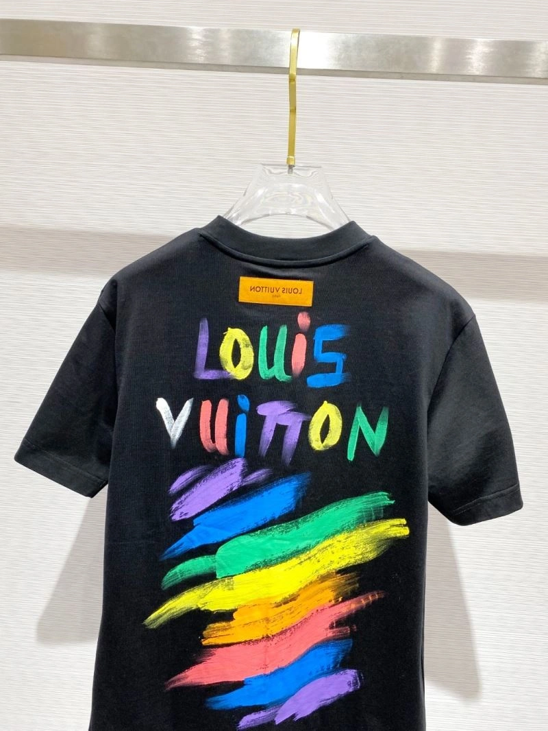 Louis Vuitton T-Shirts Fashionable 134128