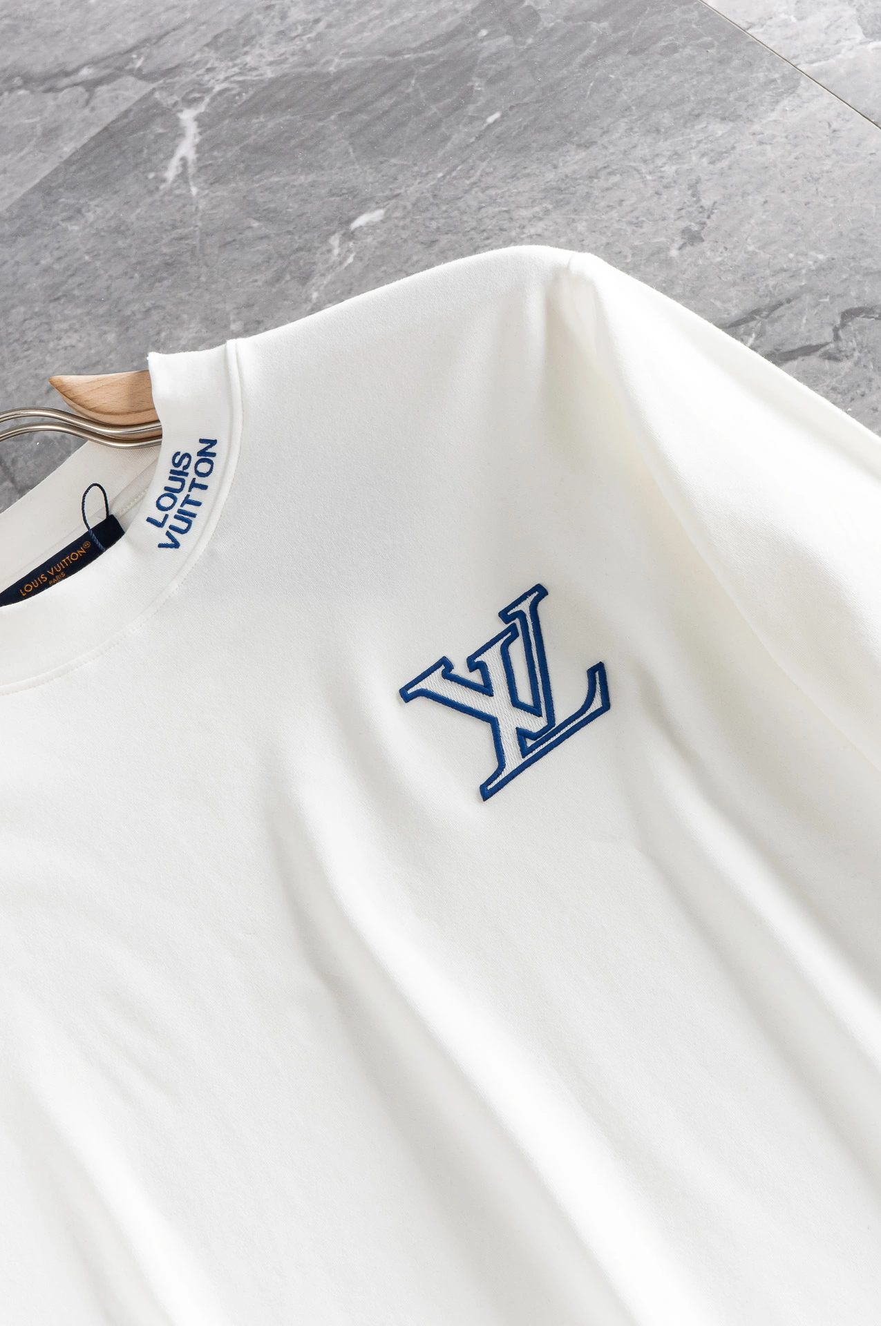 Sporty Louis Vuitton T-Shirts 139406