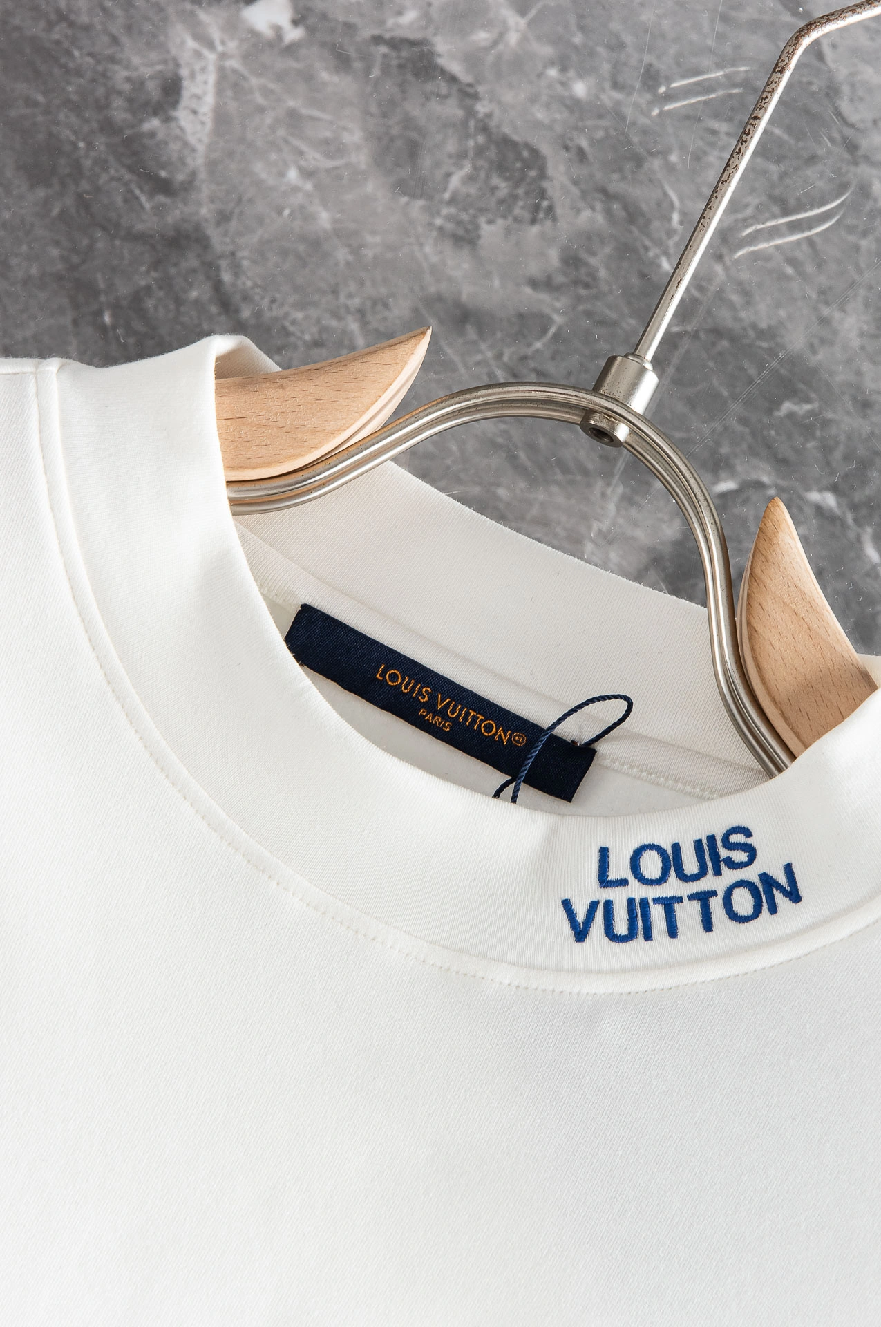 Sporty Louis Vuitton T-Shirts 139406