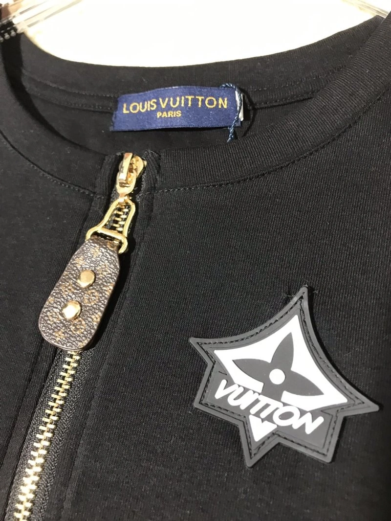 TechFriendly Louis Vuitton T-Shirts 131345