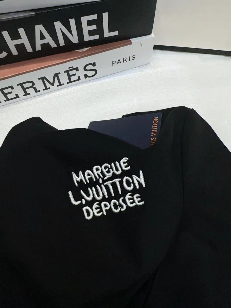 Practical Louis Vuitton T-Shirts 131329