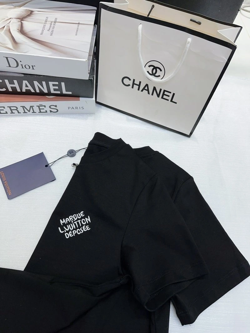 Practical Louis Vuitton T-Shirts 131329