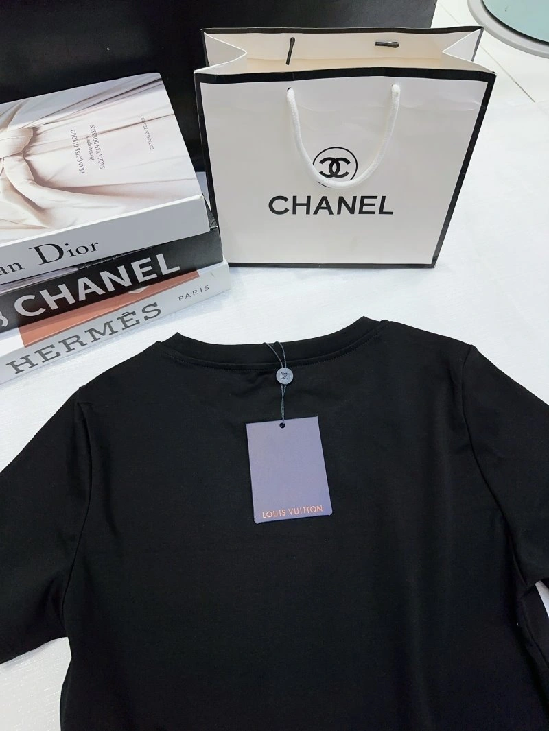 Practical Louis Vuitton T-Shirts 131329