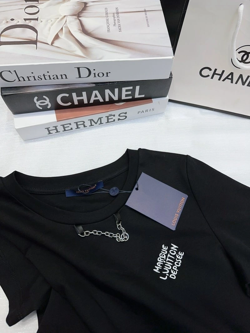 Practical Louis Vuitton T-Shirts 131329