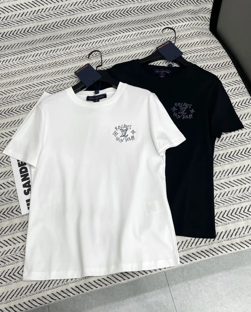 Breathable Louis Vuitton T-Shirts 131337