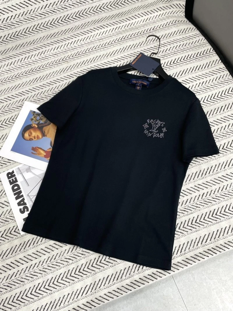 Breathable Louis Vuitton T-Shirts 131337