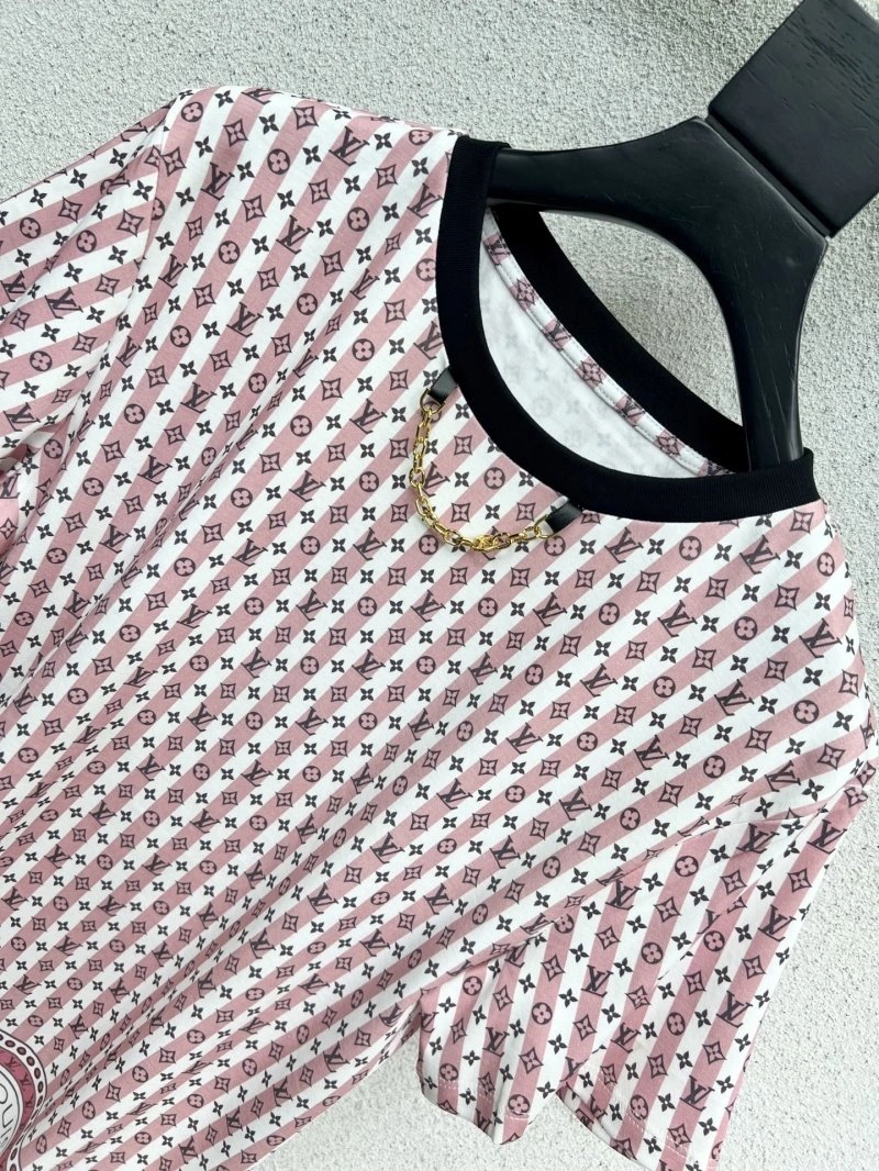 Sporty Louis Vuitton T-Shirts 131322