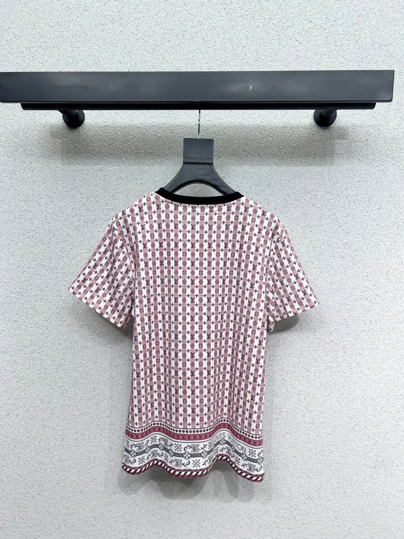 Sporty Louis Vuitton T-Shirts 131322