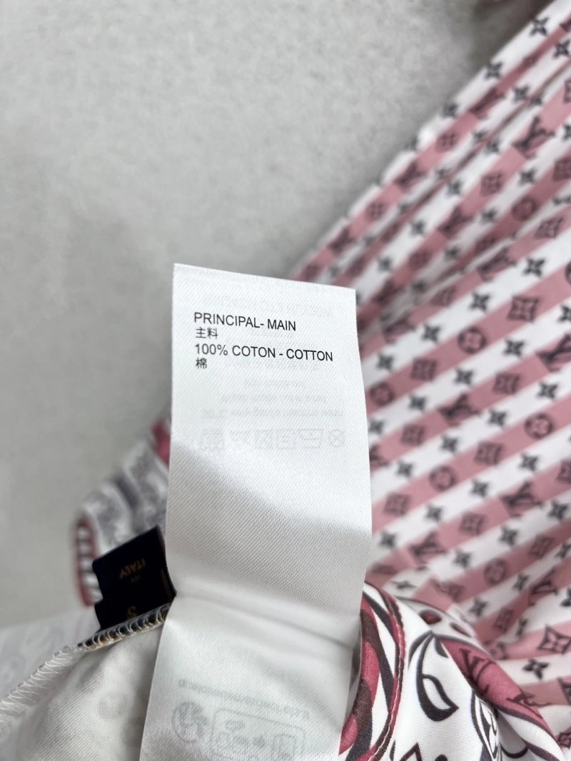 Sporty Louis Vuitton T-Shirts 131322