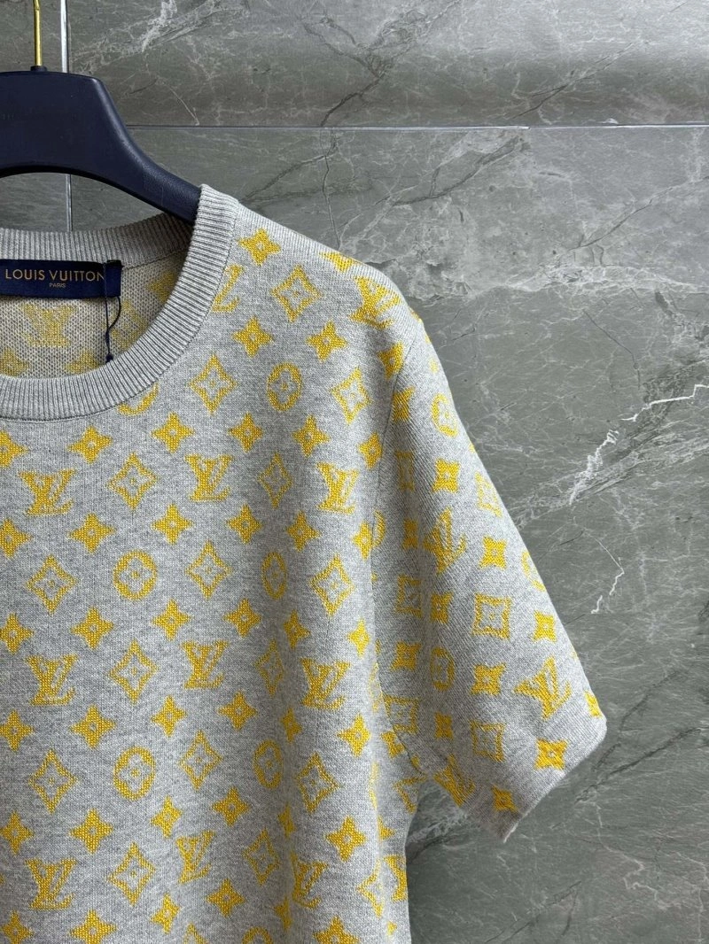 Vibrant Louis Vuitton T-Shirts 131308