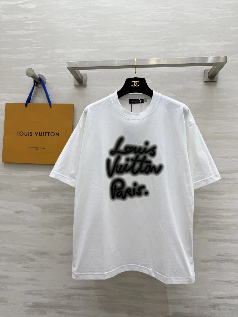 Lightweight Louis Vuitton T-Shirts 131300