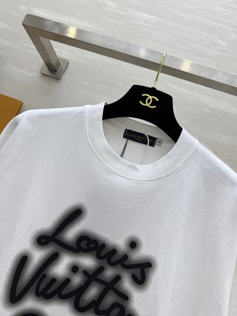 Lightweight Louis Vuitton T-Shirts 131300