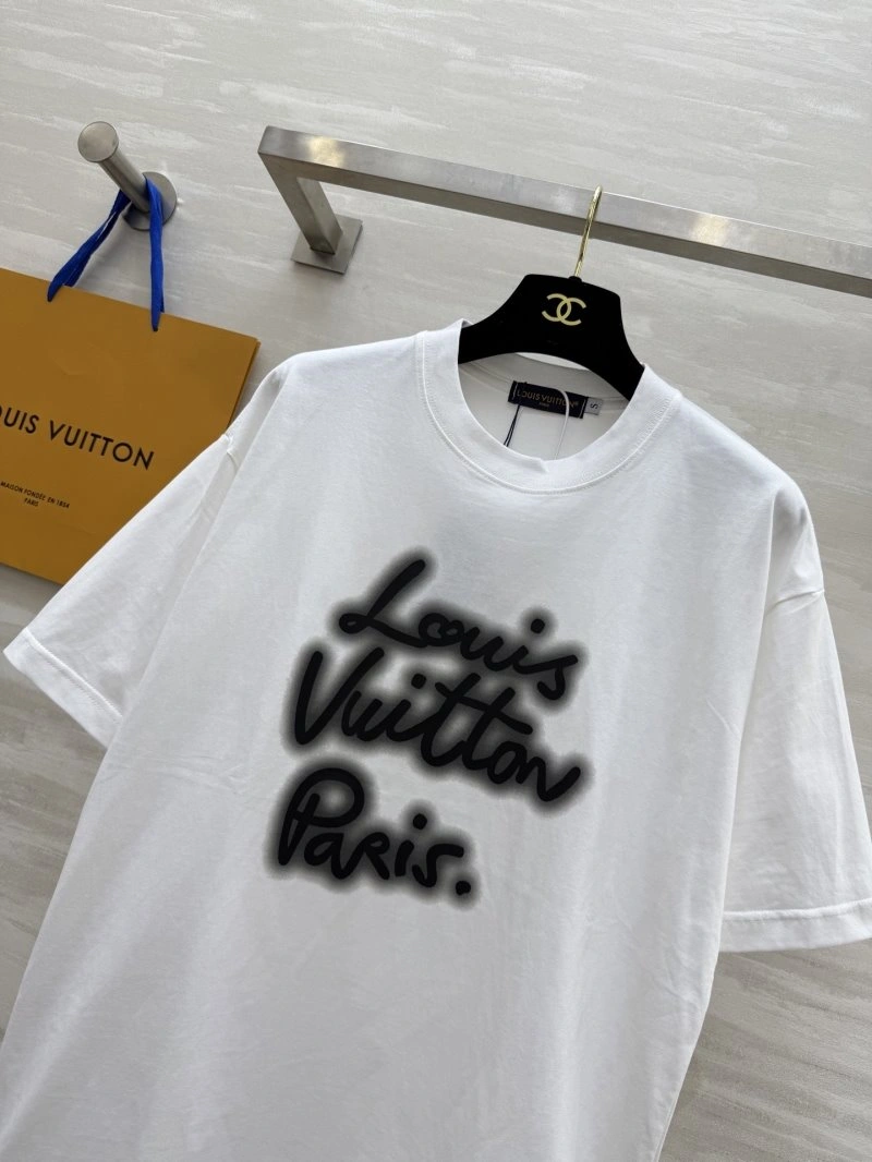 Lightweight Louis Vuitton T-Shirts 131300
