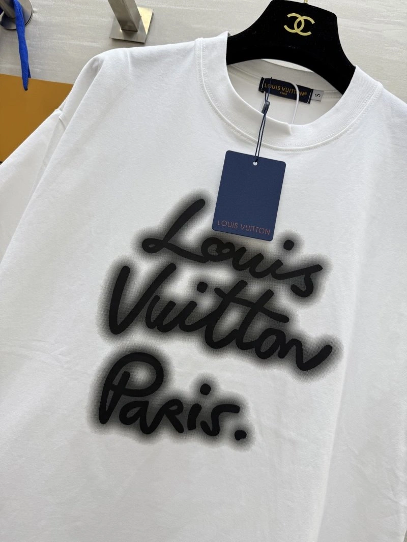 Lightweight Louis Vuitton T-Shirts 131300