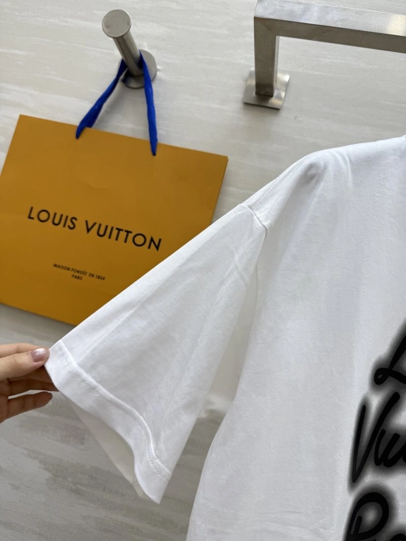 Lightweight Louis Vuitton T-Shirts 131300