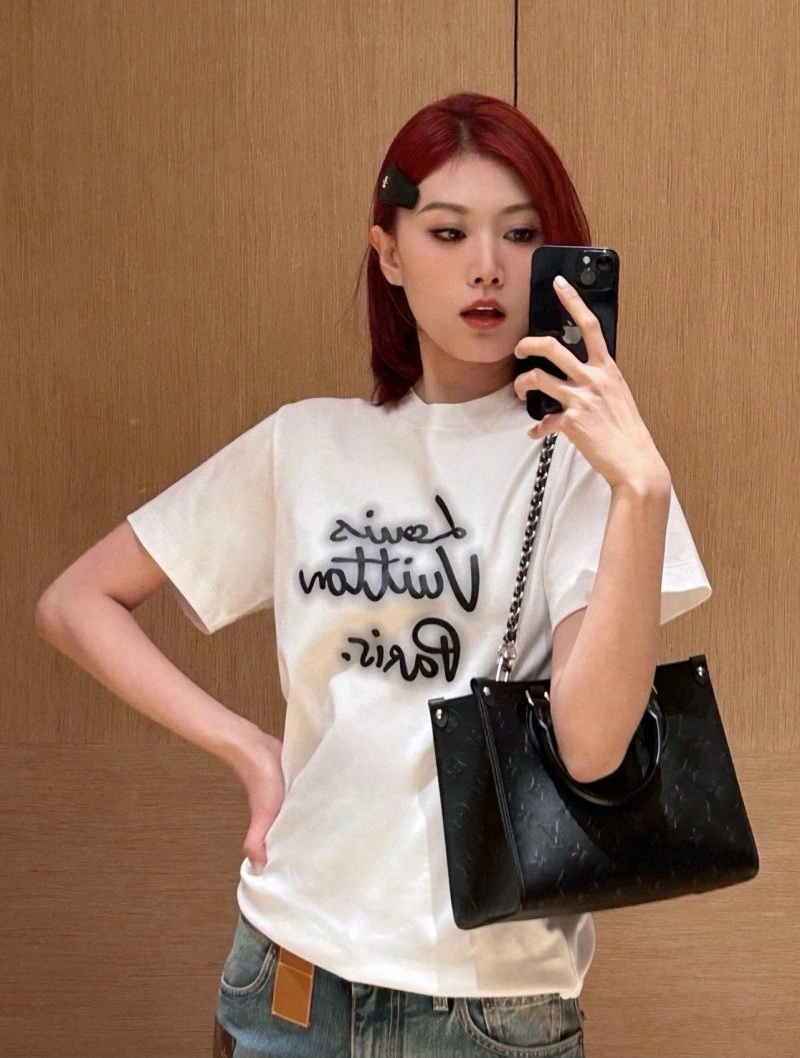 Lightweight Louis Vuitton T-Shirts 131300