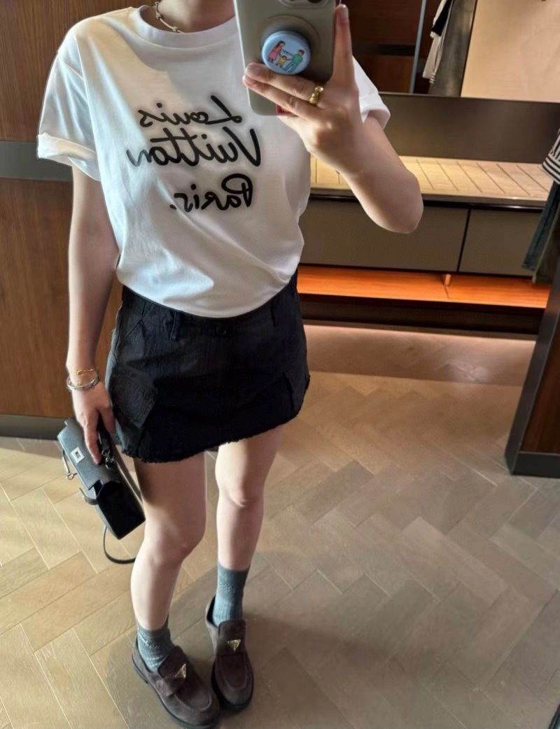 Lightweight Louis Vuitton T-Shirts 131300