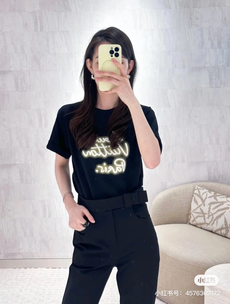 Louis Vuitton T-Shirts Trendy 131247