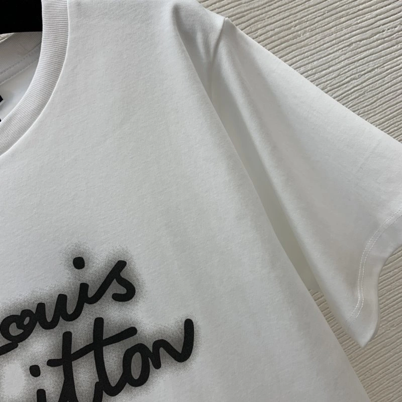 Louis Vuitton T-Shirts Durable 131256