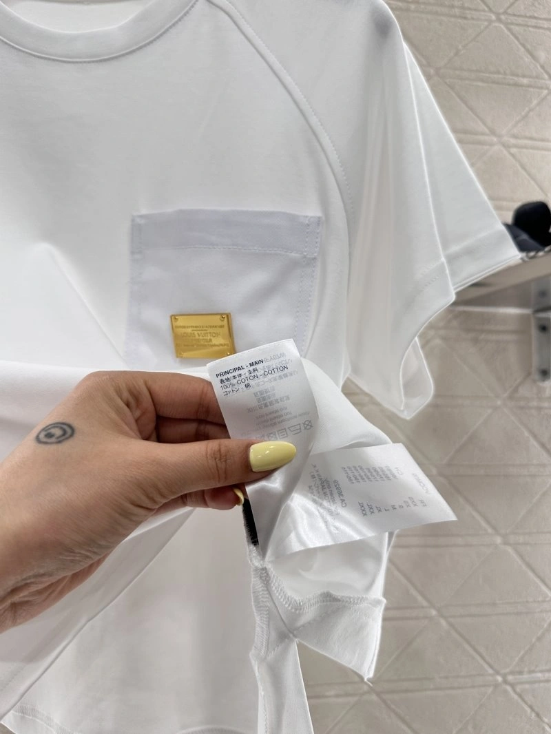 Breathable Louis Vuitton T-Shirts 131241