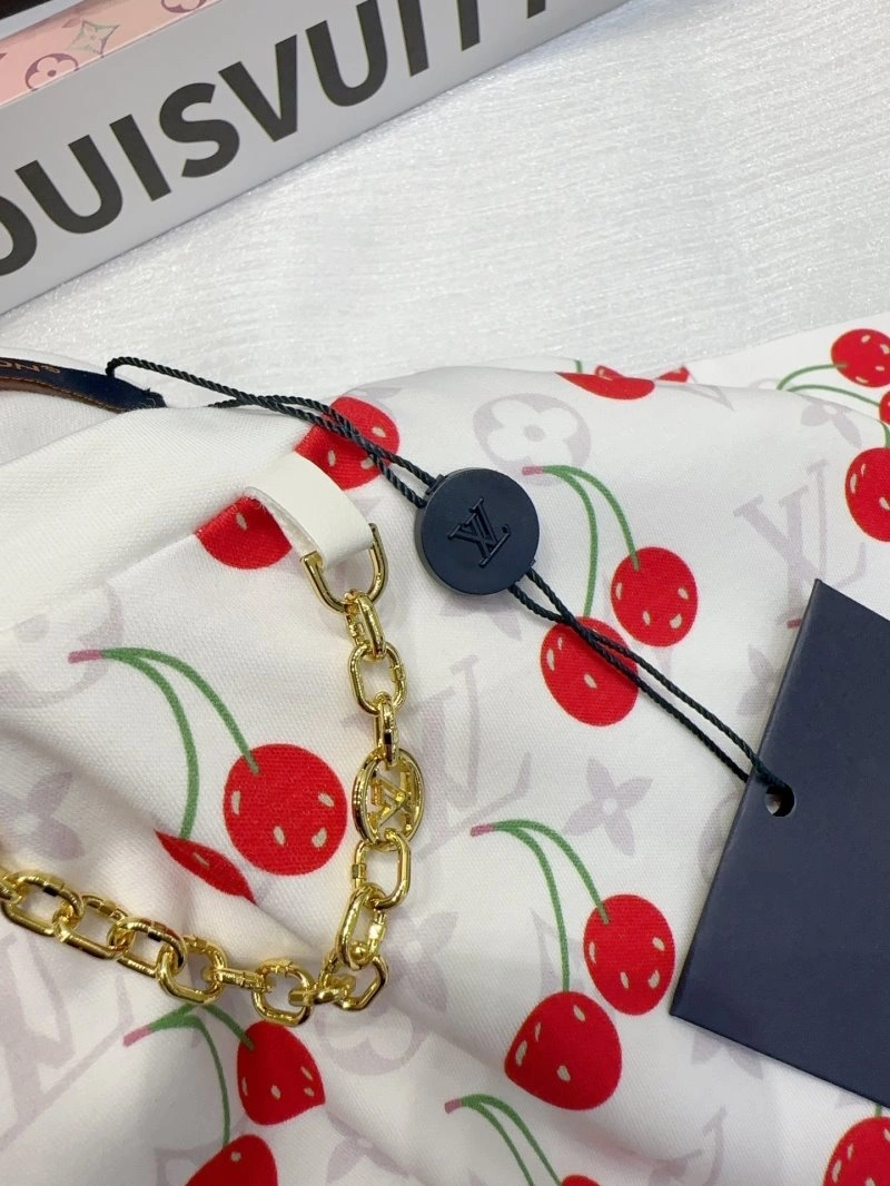 SoftTouch Louis Vuitton T-Shirts 131230