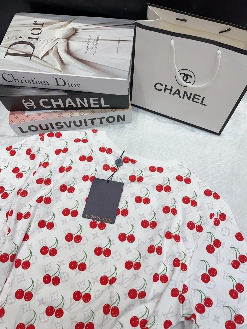 SoftTouch Louis Vuitton T-Shirts 131230