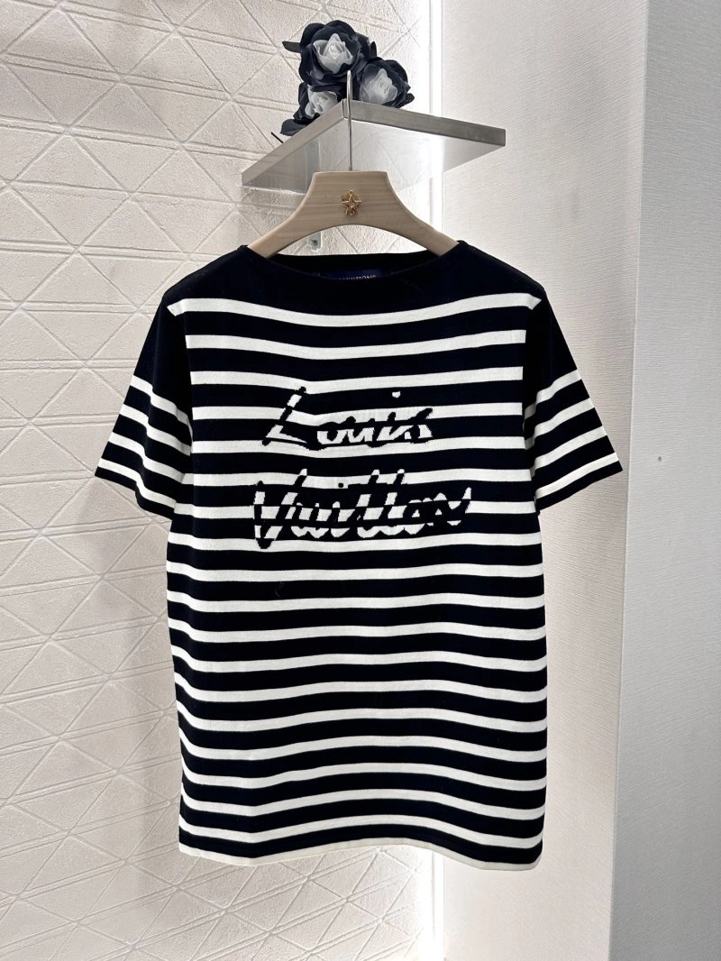 Sporty Louis Vuitton T-Shirts 131225