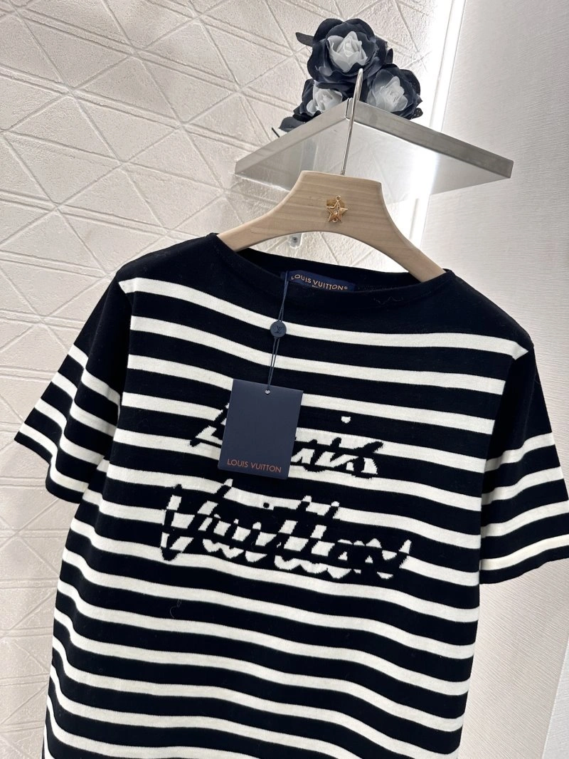 Sporty Louis Vuitton T-Shirts 131225