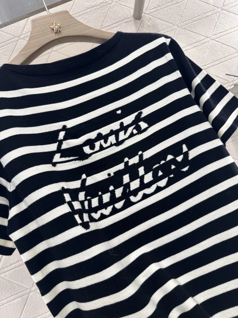 Sporty Louis Vuitton T-Shirts 131225