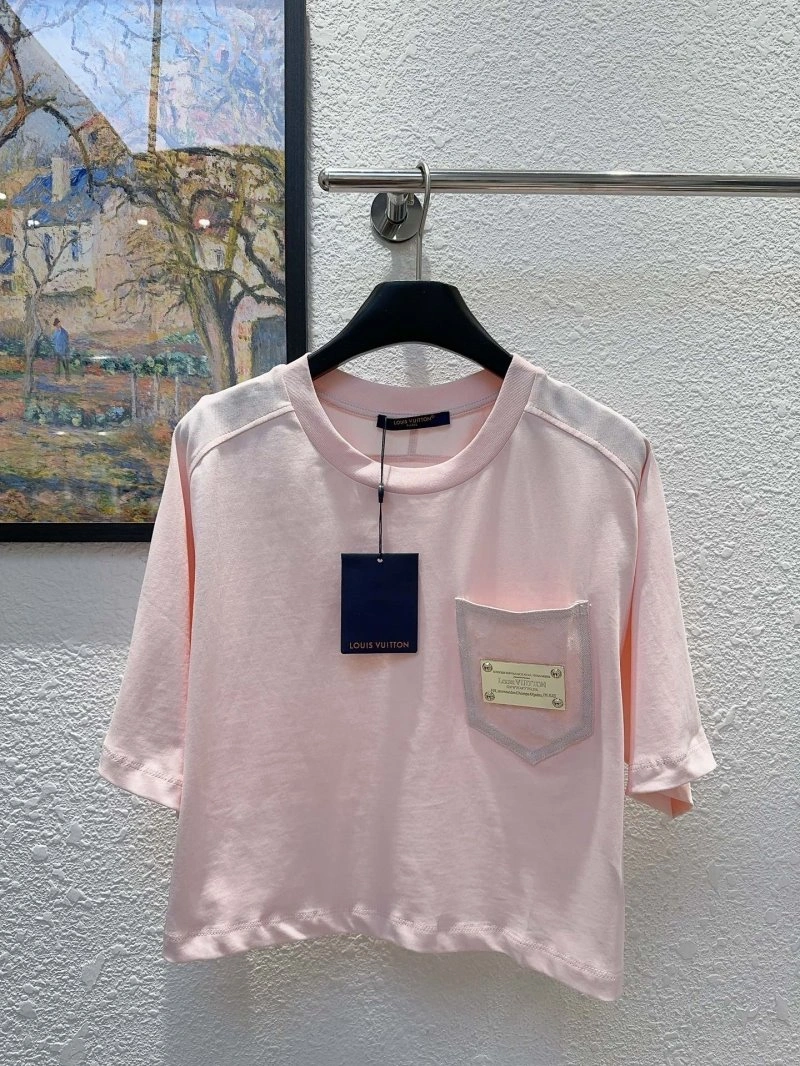 Premium Louis Vuitton T-Shirts 131197