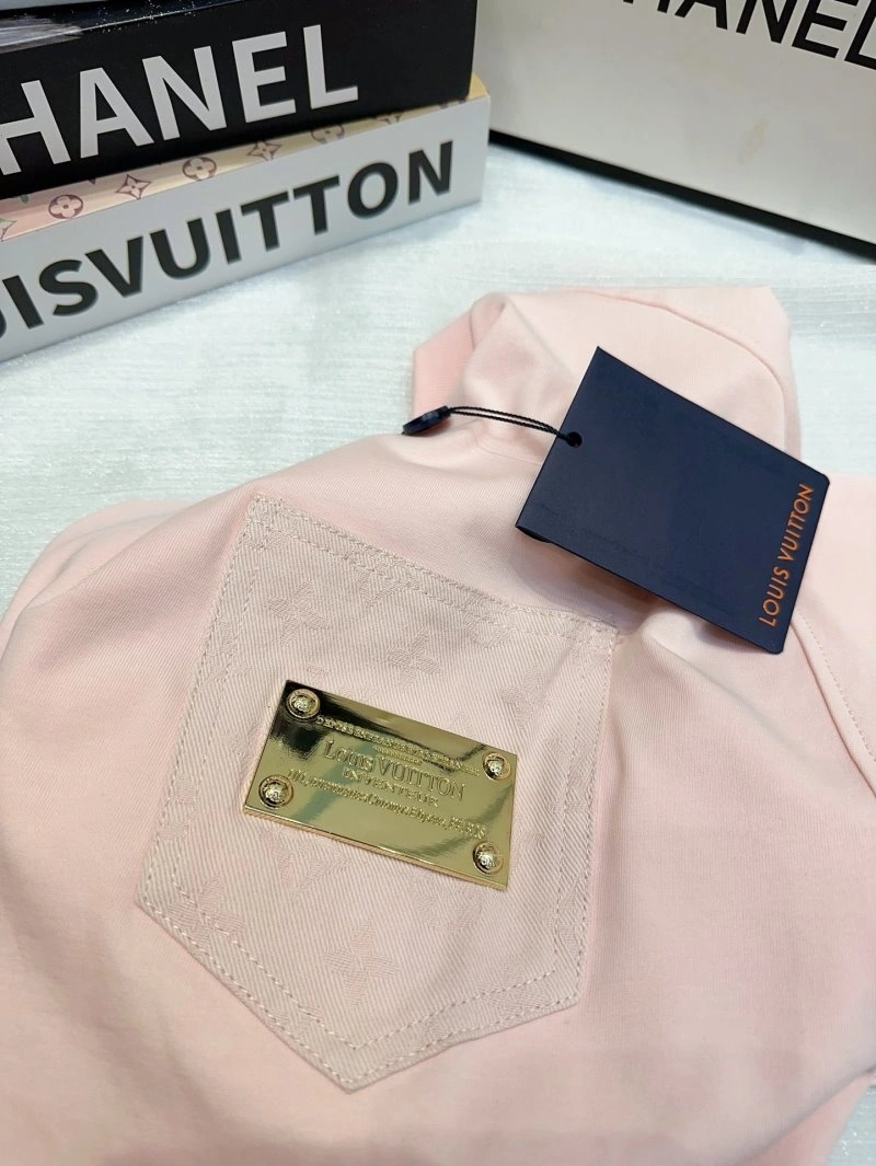 Premium Louis Vuitton T-Shirts 131197