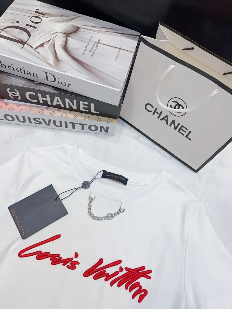 Louis Vuitton T-Shirts WrinkleFree 131195