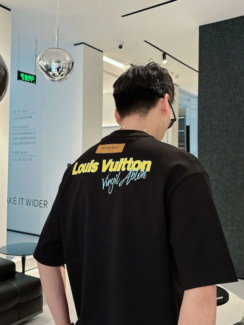 HighQuality Louis Vuitton T-Shirts 133671