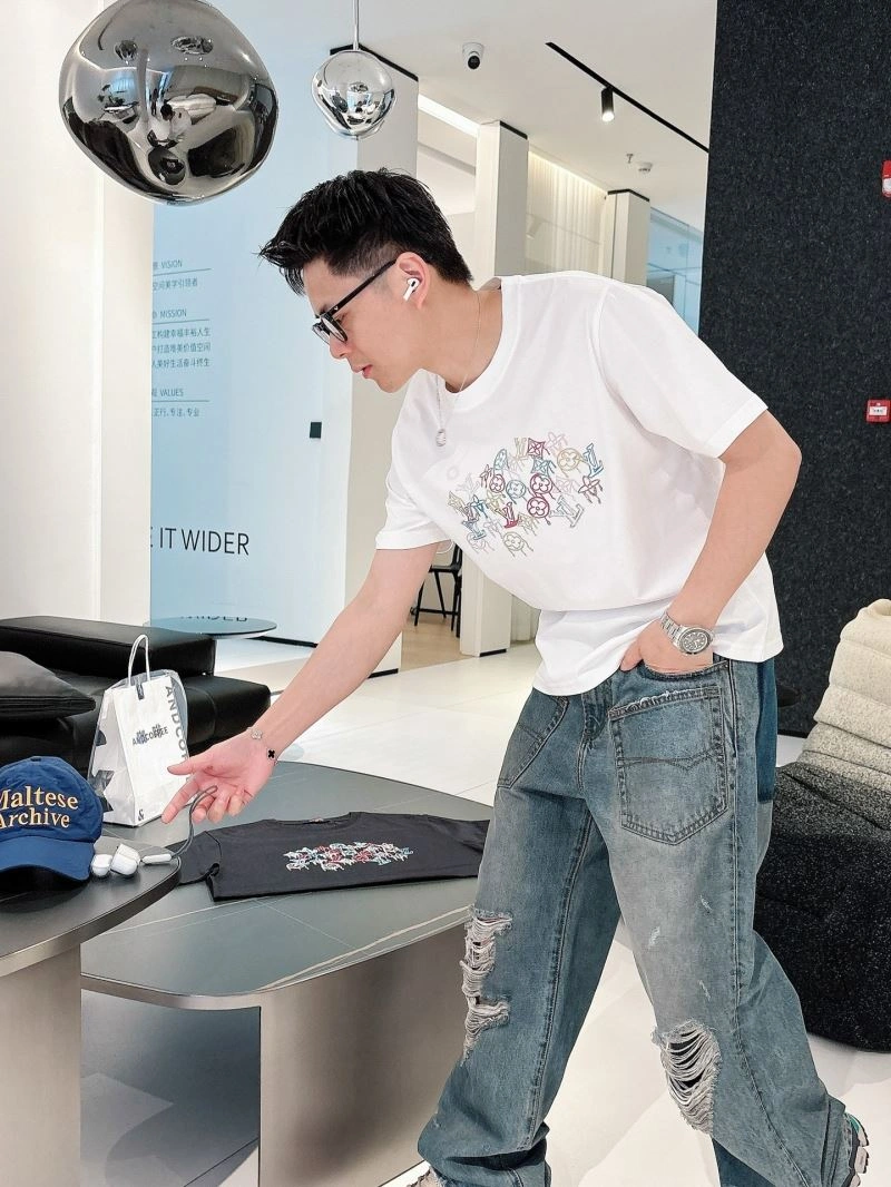 UrbanChic Louis Vuitton T-Shirts 133641