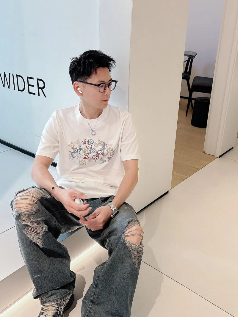 UrbanChic Louis Vuitton T-Shirts 133641