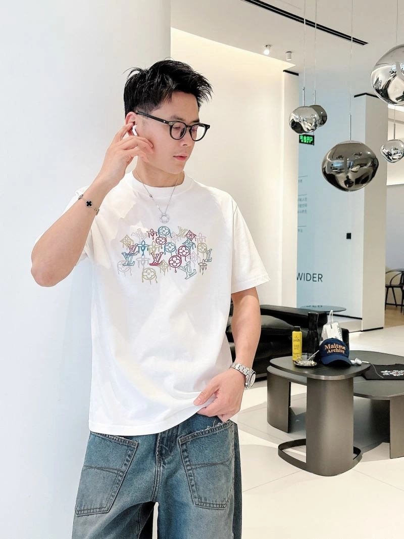 UrbanChic Louis Vuitton T-Shirts 133641