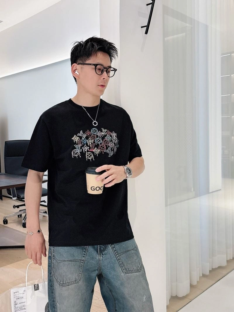 Premium Louis Vuitton T-Shirts 133638