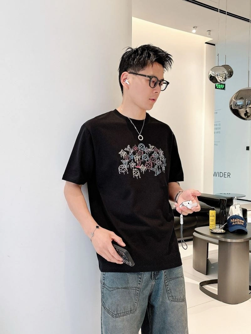 Premium Louis Vuitton T-Shirts 133638