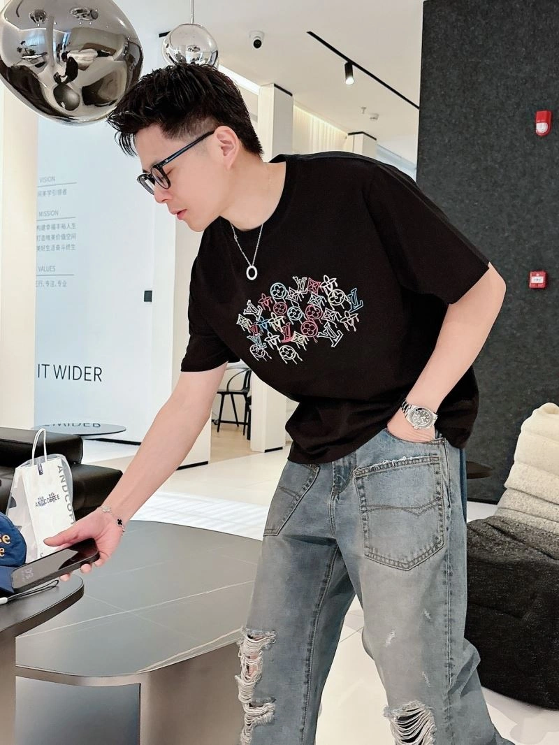 Premium Louis Vuitton T-Shirts 133638