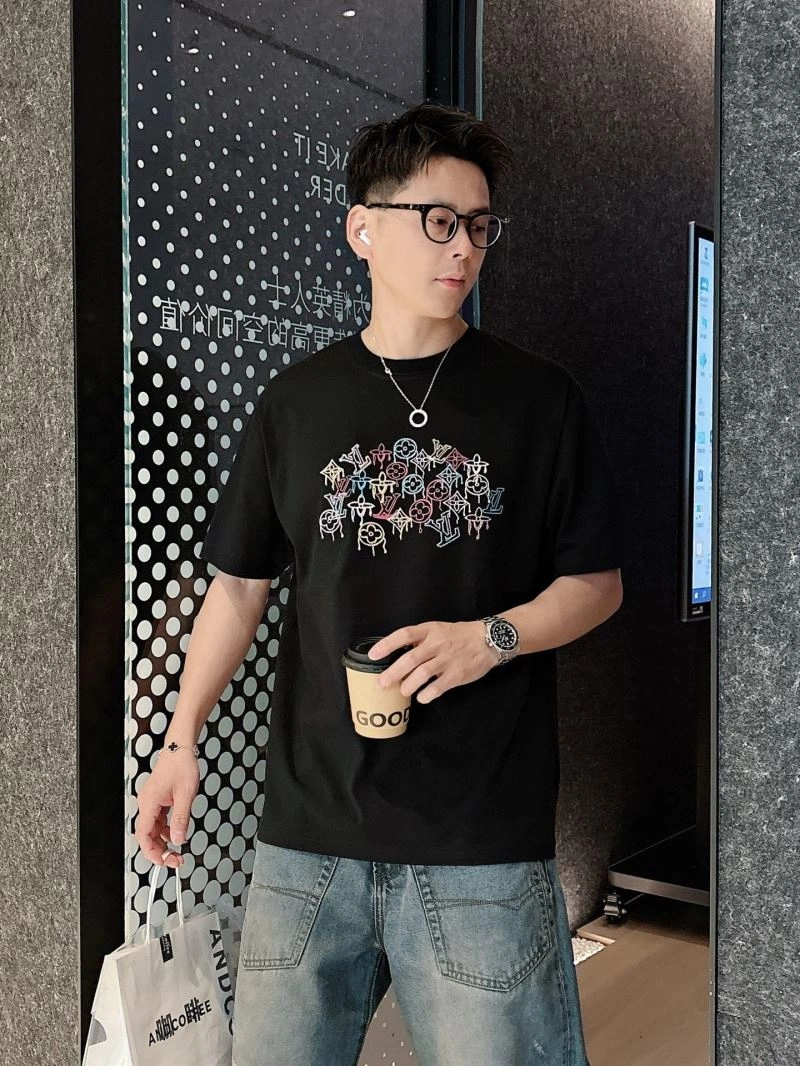 Premium Louis Vuitton T-Shirts 133638