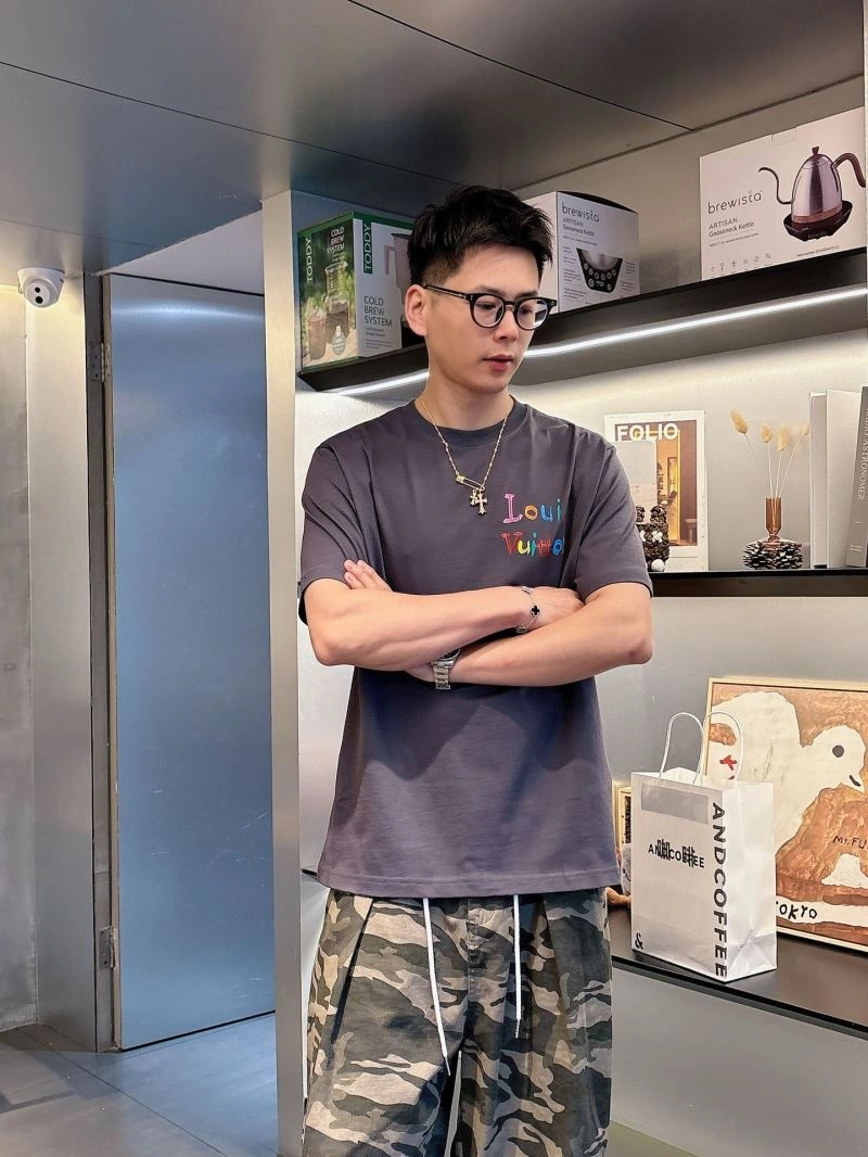 Louis Vuitton T-Shirts Practical 133628