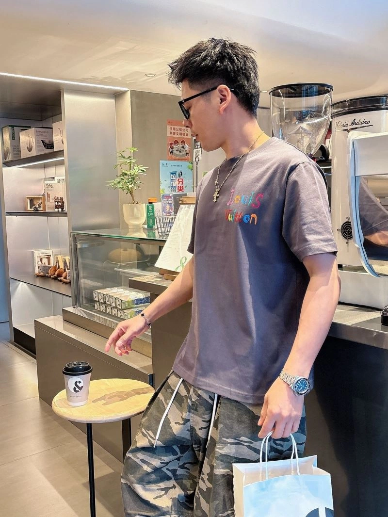 Louis Vuitton T-Shirts Practical 133628