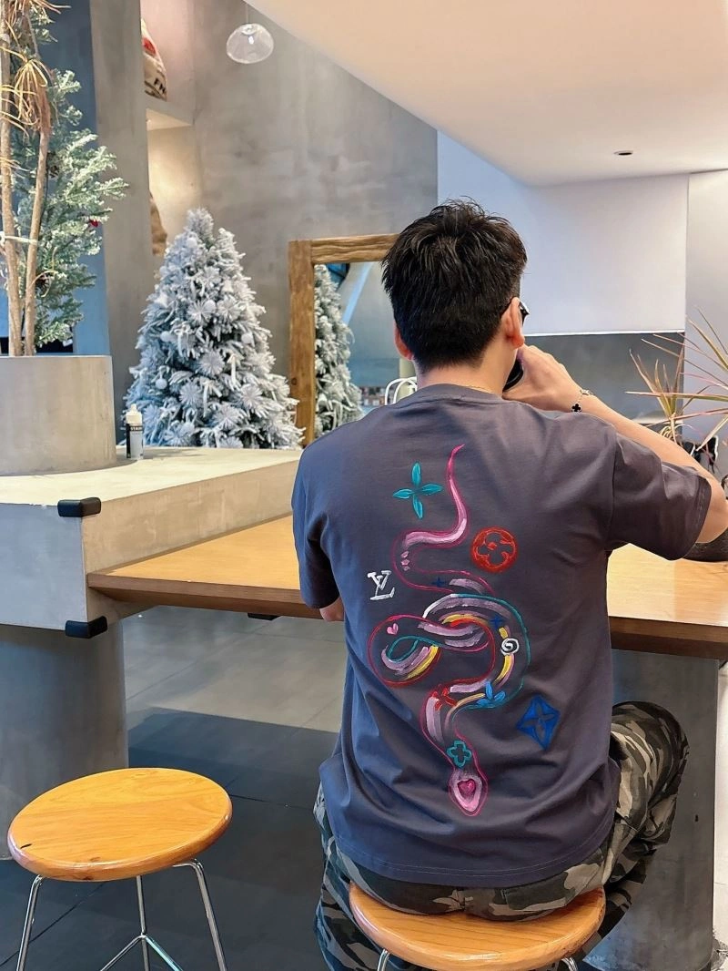 Louis Vuitton T-Shirts Practical 133628