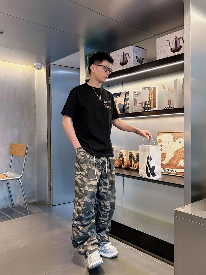 Supportive Louis Vuitton T-Shirts 133621