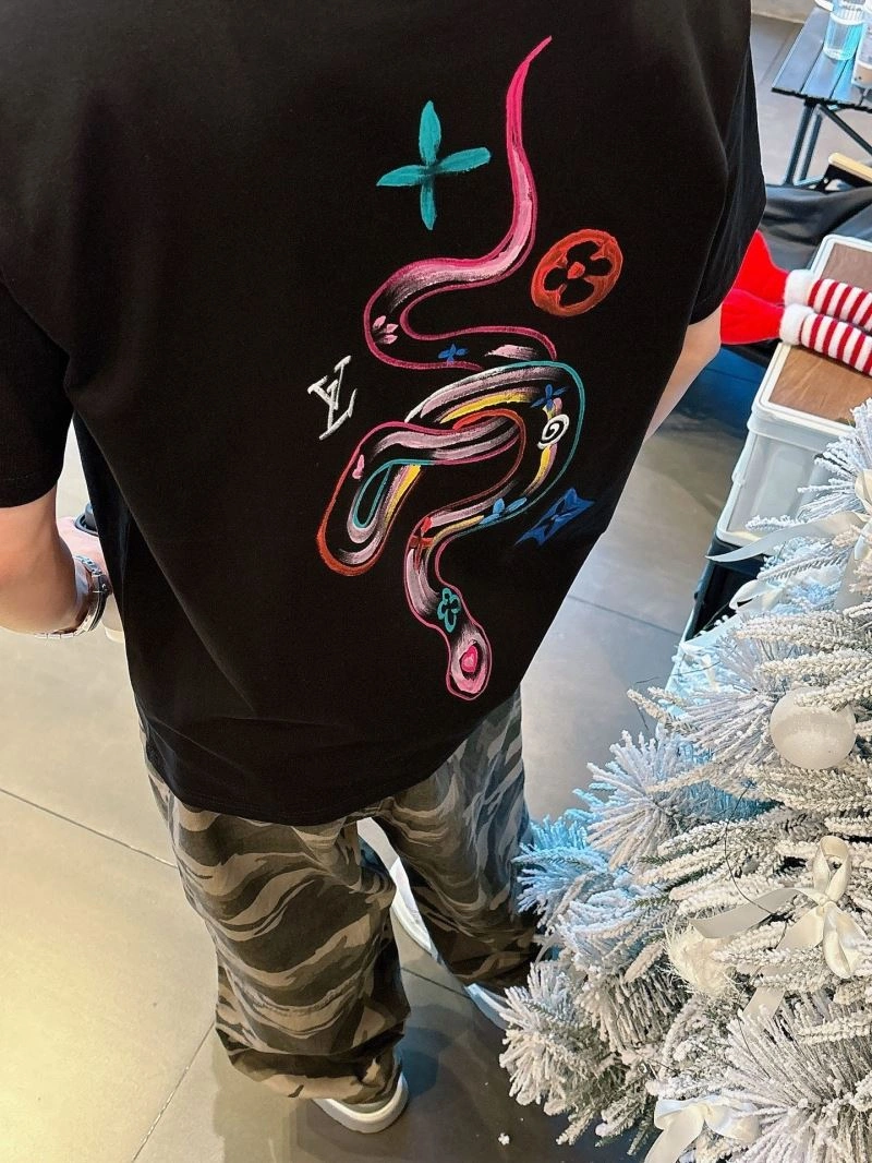Supportive Louis Vuitton T-Shirts 133621