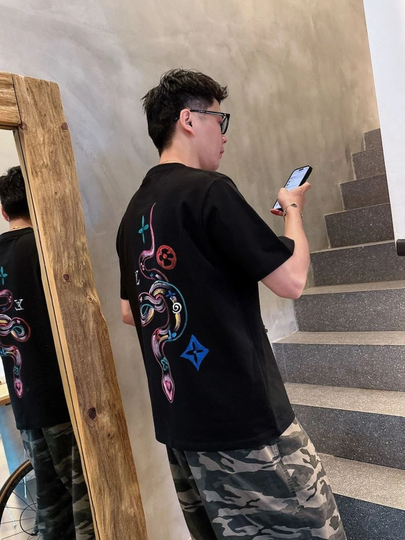 Supportive Louis Vuitton T-Shirts 133621